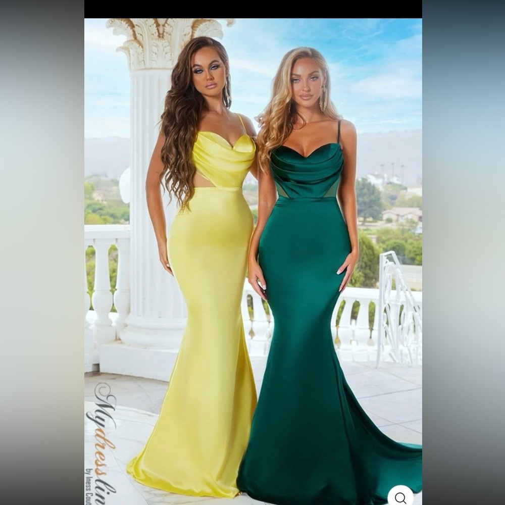 Elegant Green Strapless Gown